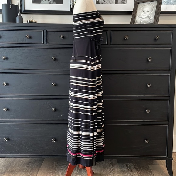 White House Black Market Strapless Dress - Picture 4 of 11